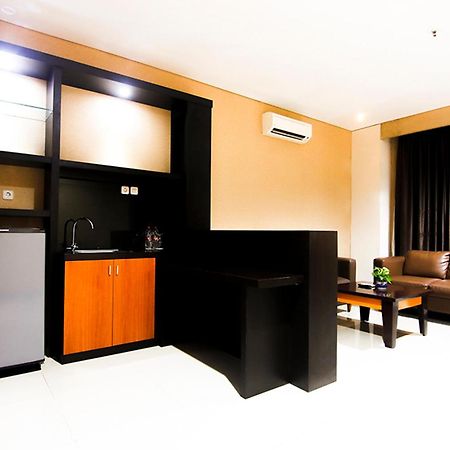 Parkside Mandarin Hotel Pekalongan Exterior photo