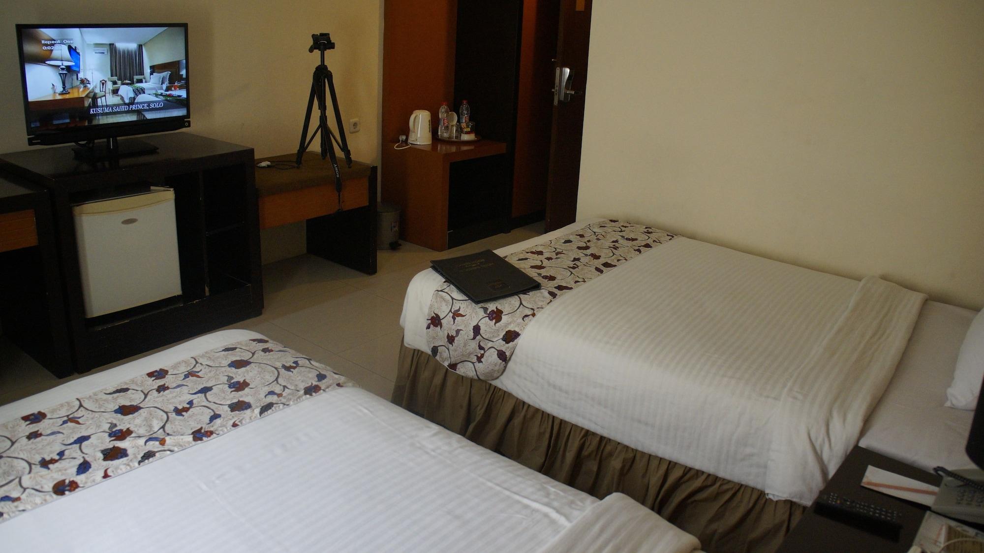Parkside Mandarin Hotel Pekalongan Exterior photo