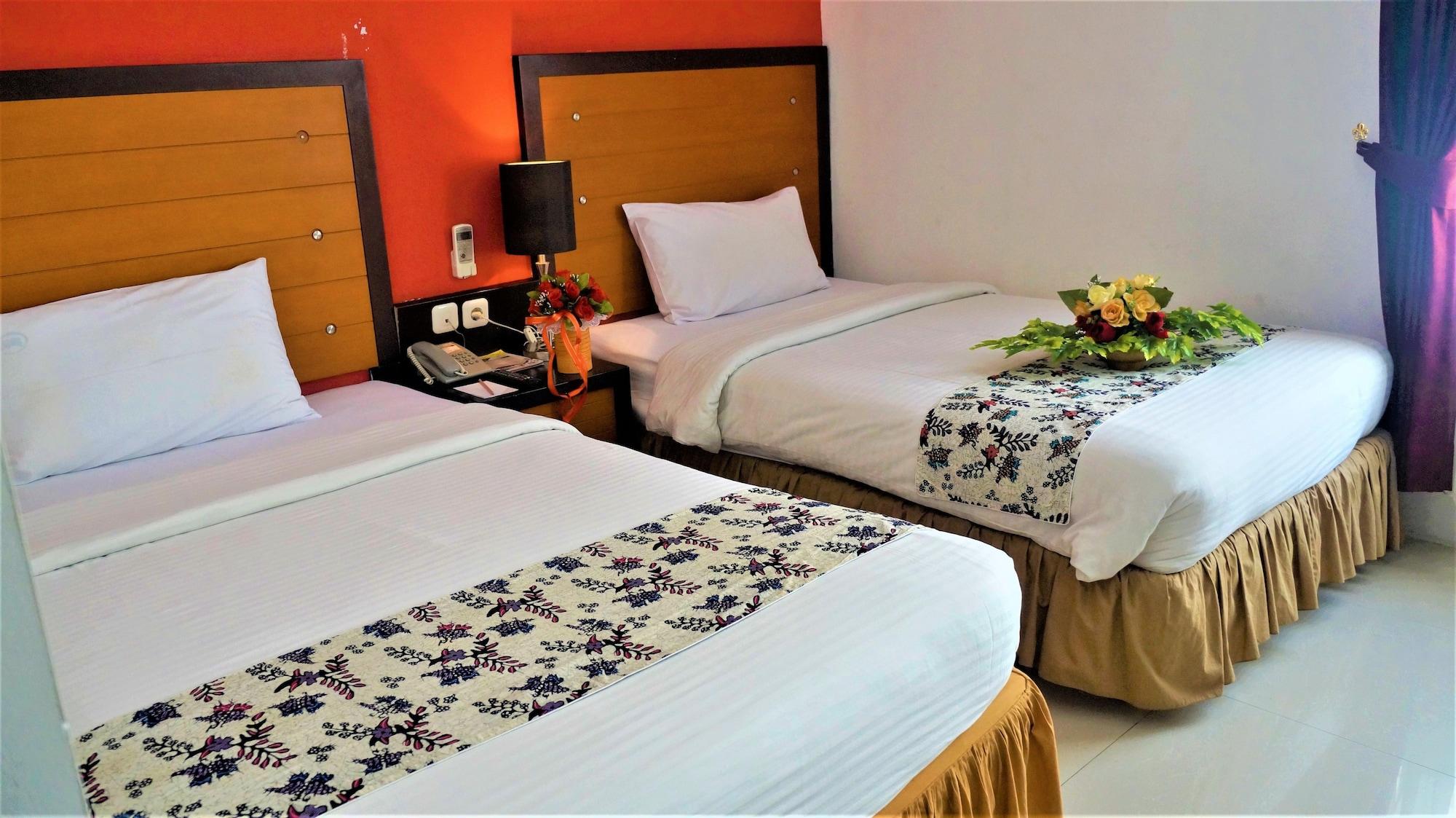 Parkside Mandarin Hotel Pekalongan Exterior photo