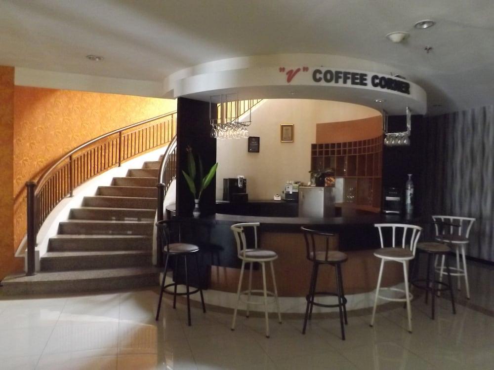 Parkside Mandarin Hotel Pekalongan Exterior photo