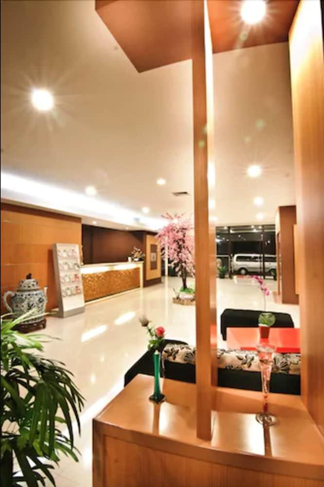 Parkside Mandarin Hotel Pekalongan Exterior photo