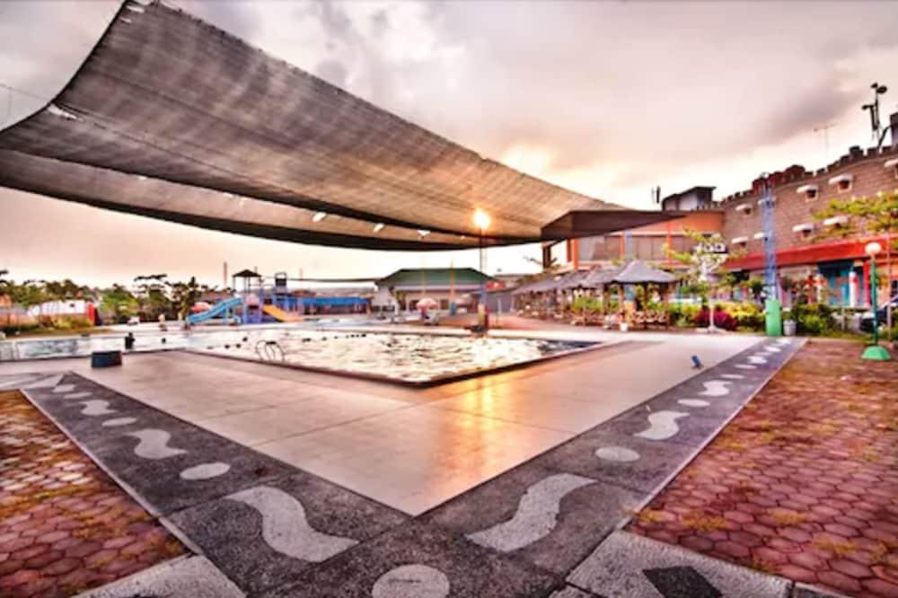 Parkside Mandarin Hotel Pekalongan Exterior photo