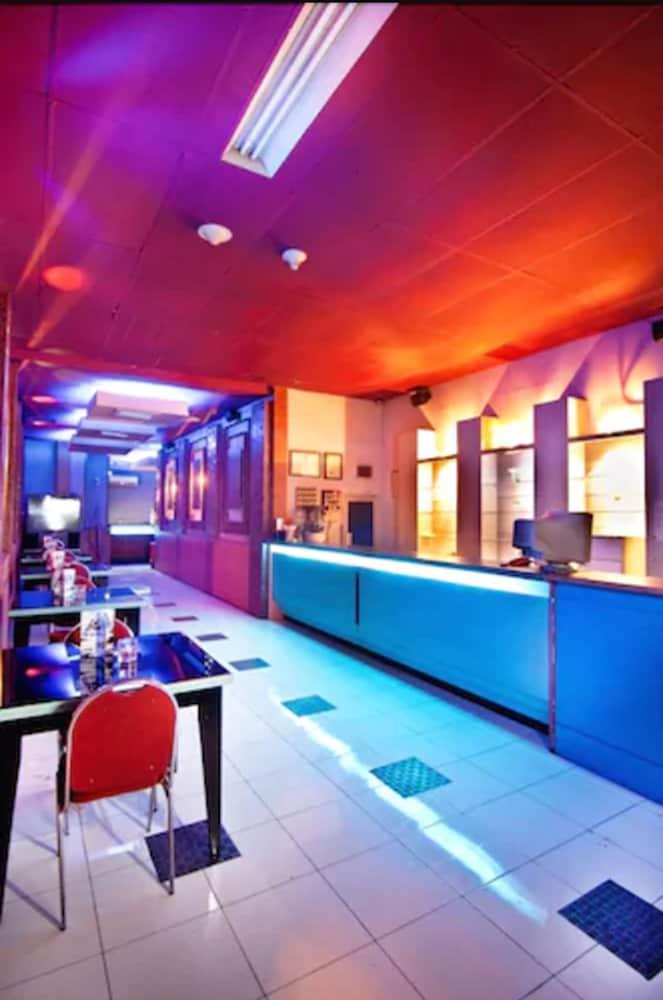 Parkside Mandarin Hotel Pekalongan Exterior photo