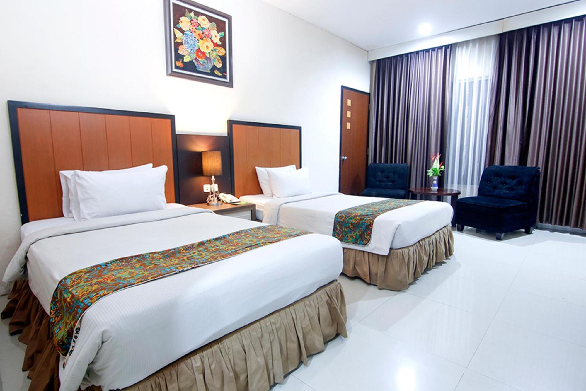Parkside Mandarin Hotel Pekalongan Exterior photo