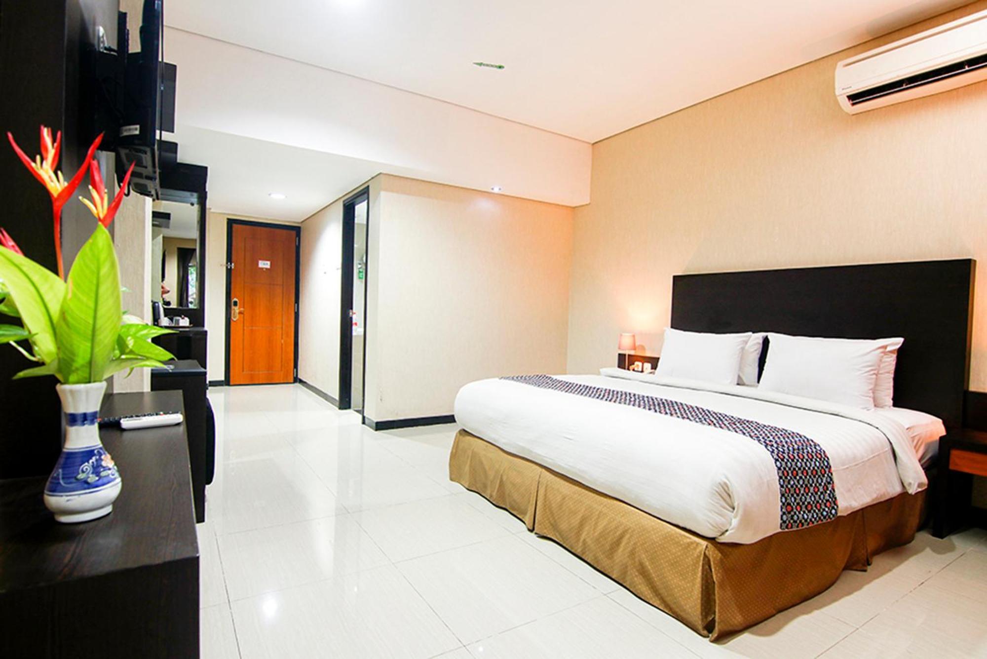 Parkside Mandarin Hotel Pekalongan Exterior photo