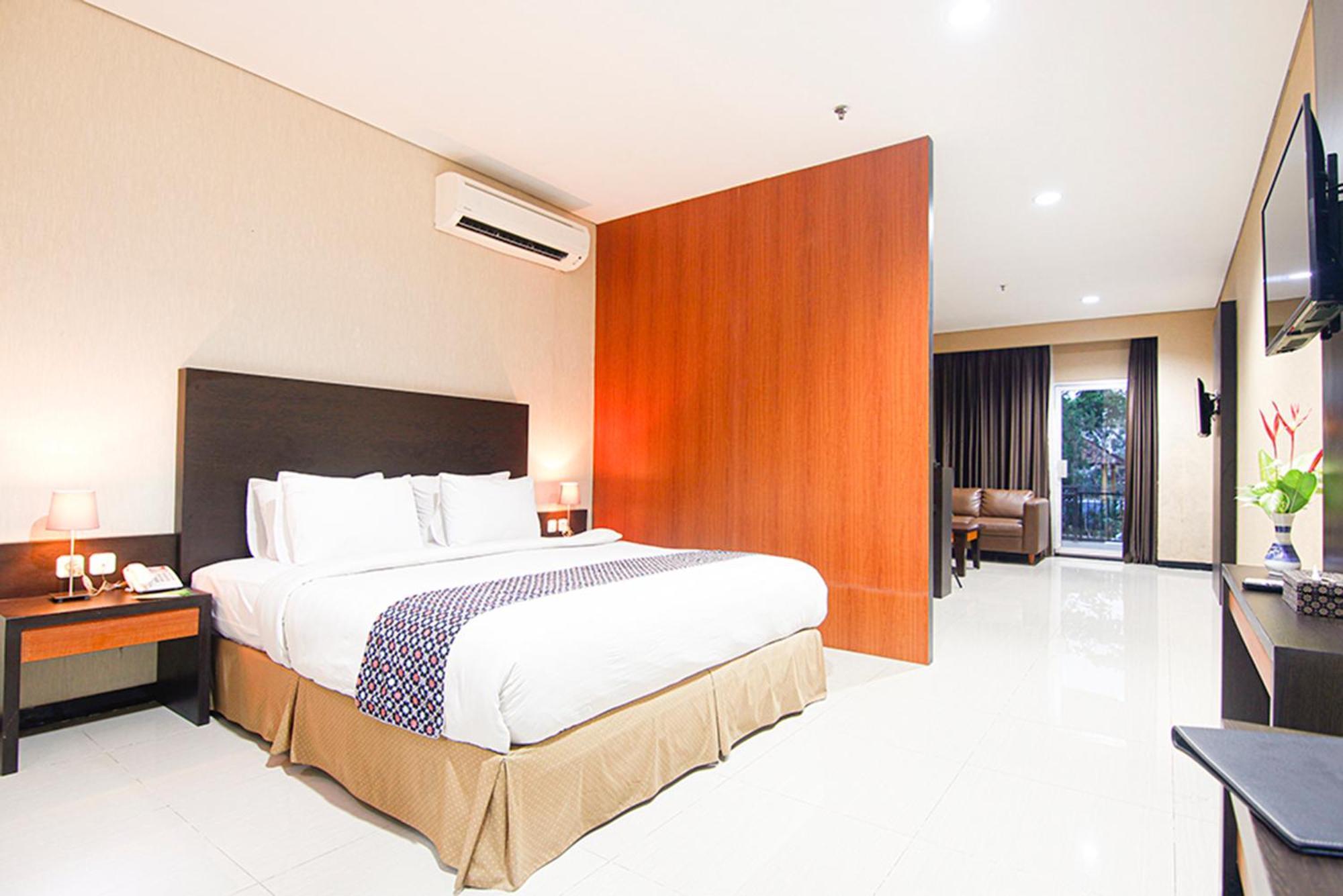 Parkside Mandarin Hotel Pekalongan Exterior photo